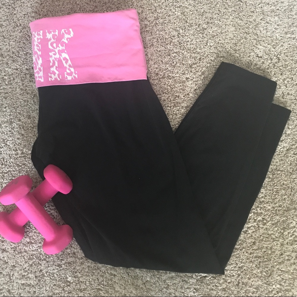 VS PINK // Cropped leggings.